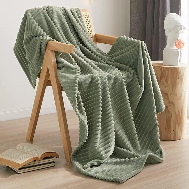 Geniospin Fleece Throw Blanket, 280GSM Extra Soft Lightweight Blanket with Strip, Plush Fuzzy Cozy Blankets and Throws for Couch, Bed, Sofa Cozy, Warm and Breathable (Sage Green, 60x80 inches)
