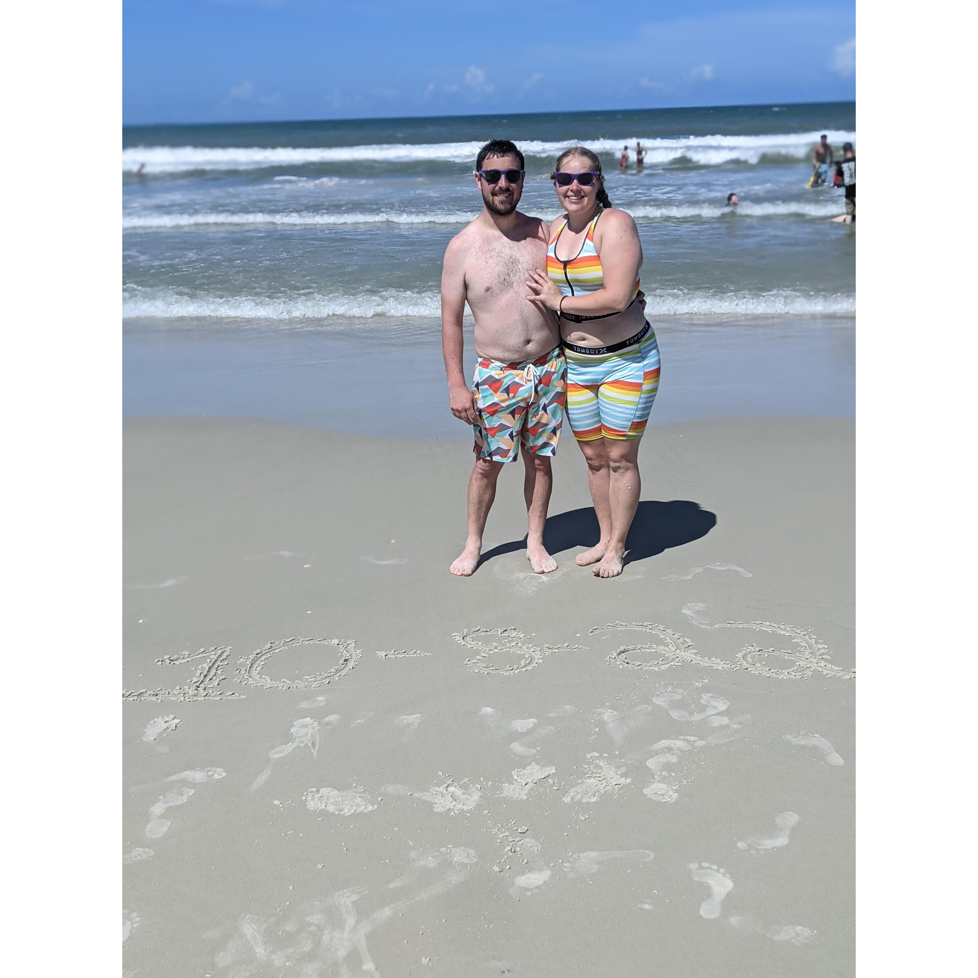 The best possible way to share our chosen wedding date with everyone, on the beaches in Florida