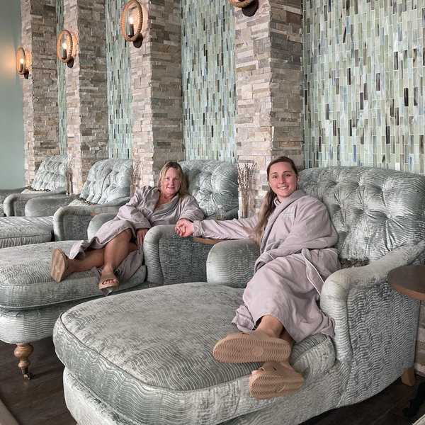 Relaxing Massage Before The Wedding