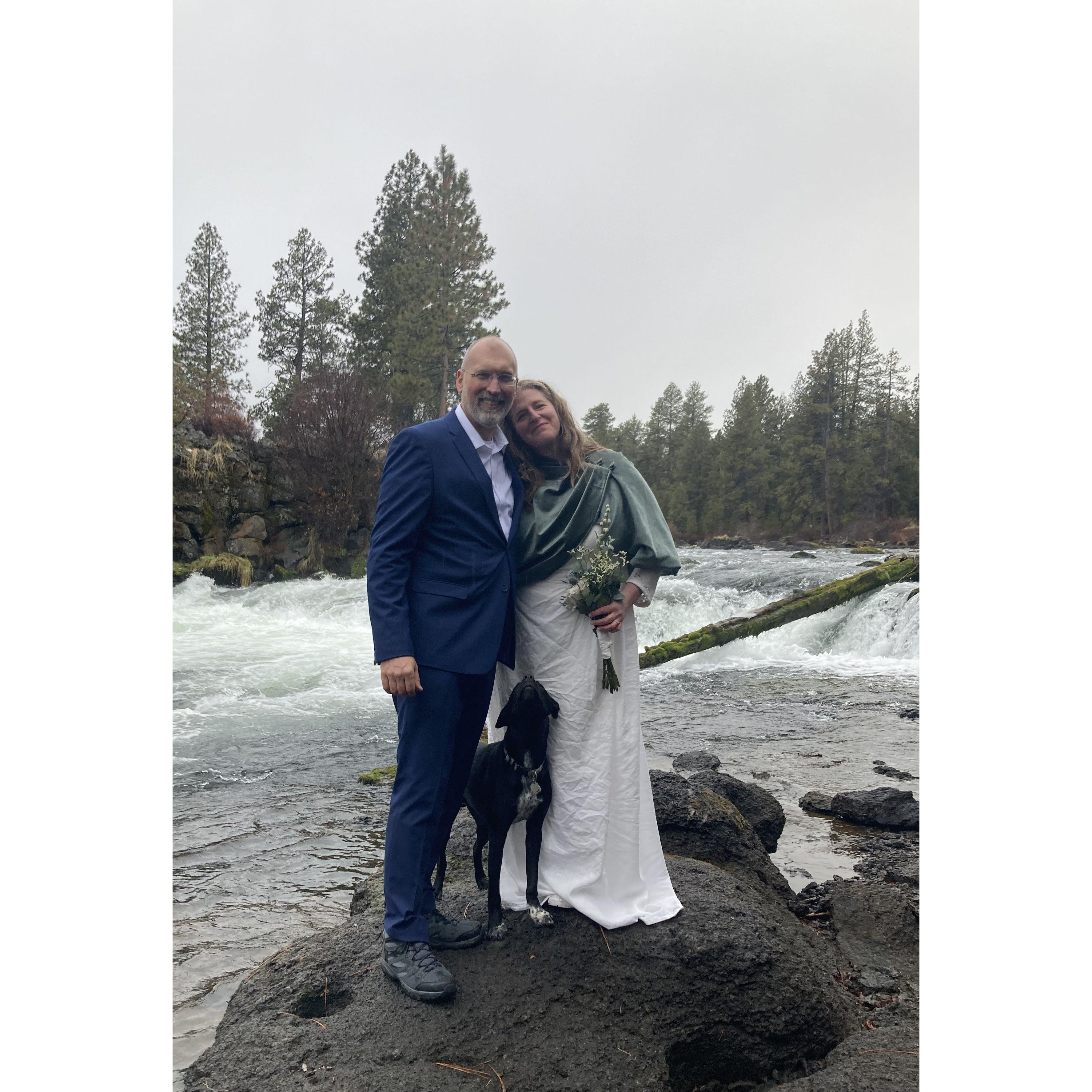 We got married on Dec 21, with our sweet pup Theo, a few close friends, and the Deschutes River by our side.