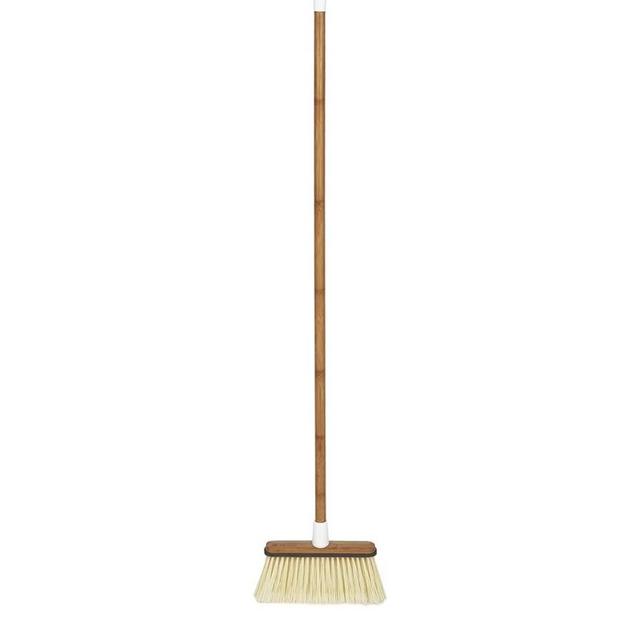 Full Circle Clean Sweep Bamboo Broom - Angled for Precision in Tight Spaces, with Recycled Stiff Bristles for Indoor & Outdoor Cleaning - Ideal for Pet Hair, Kitchen, Hardwood, and Garage