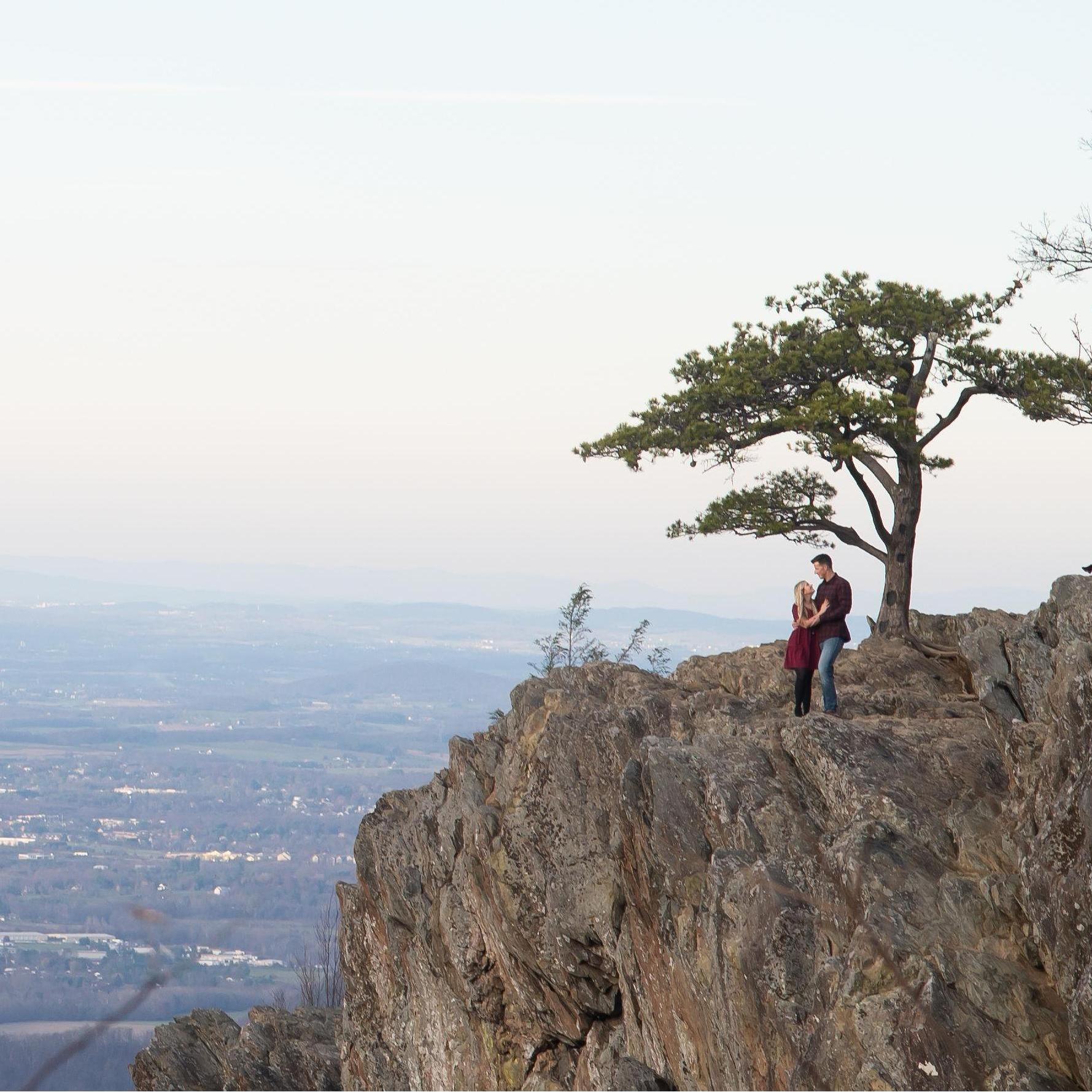 Raven's Roost Overlook. Lyndhurst, VA.

Photo Cred: Bokeh Lan Photography