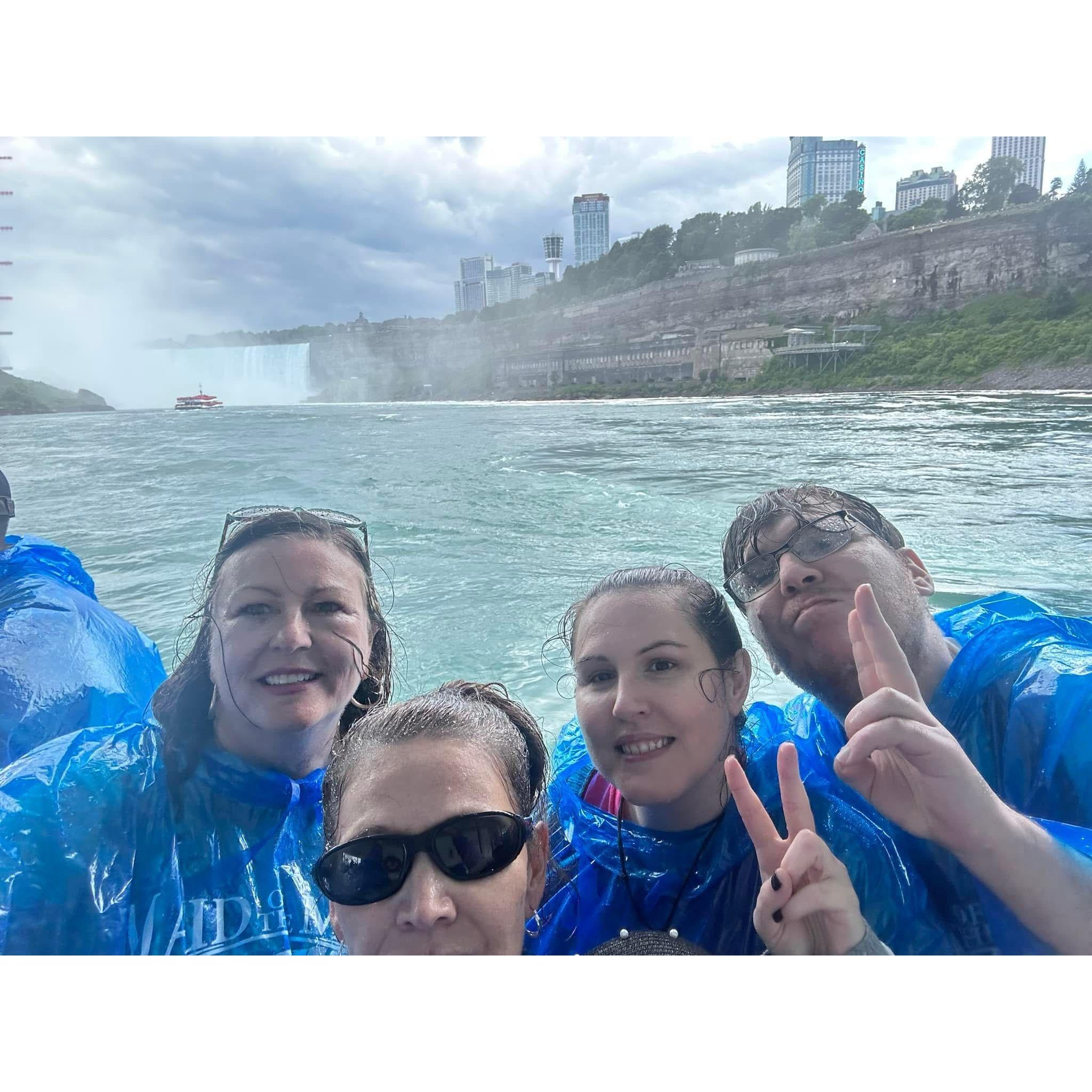 Aunt Tracey, Shauna's mom, Erin, Shauna, Trevor- Niagara Falls 2023