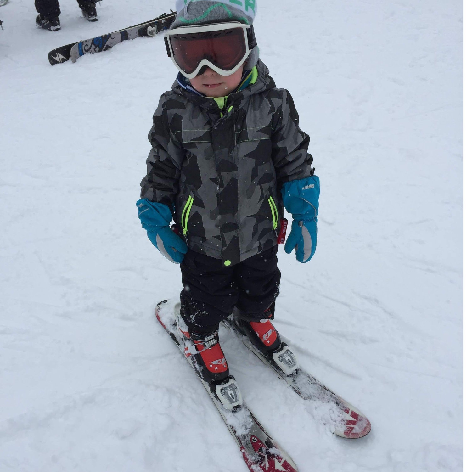 Now what kinda Jackson Wyoming Fairbanks kid would he be if mom wasn’t teaching him to ski at 3