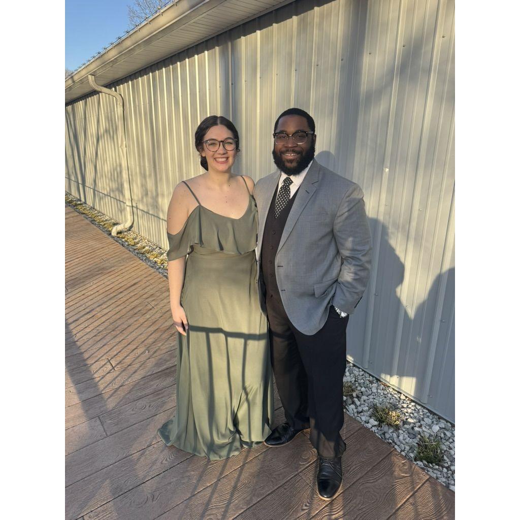Devin joins Hope at her brother's wedding