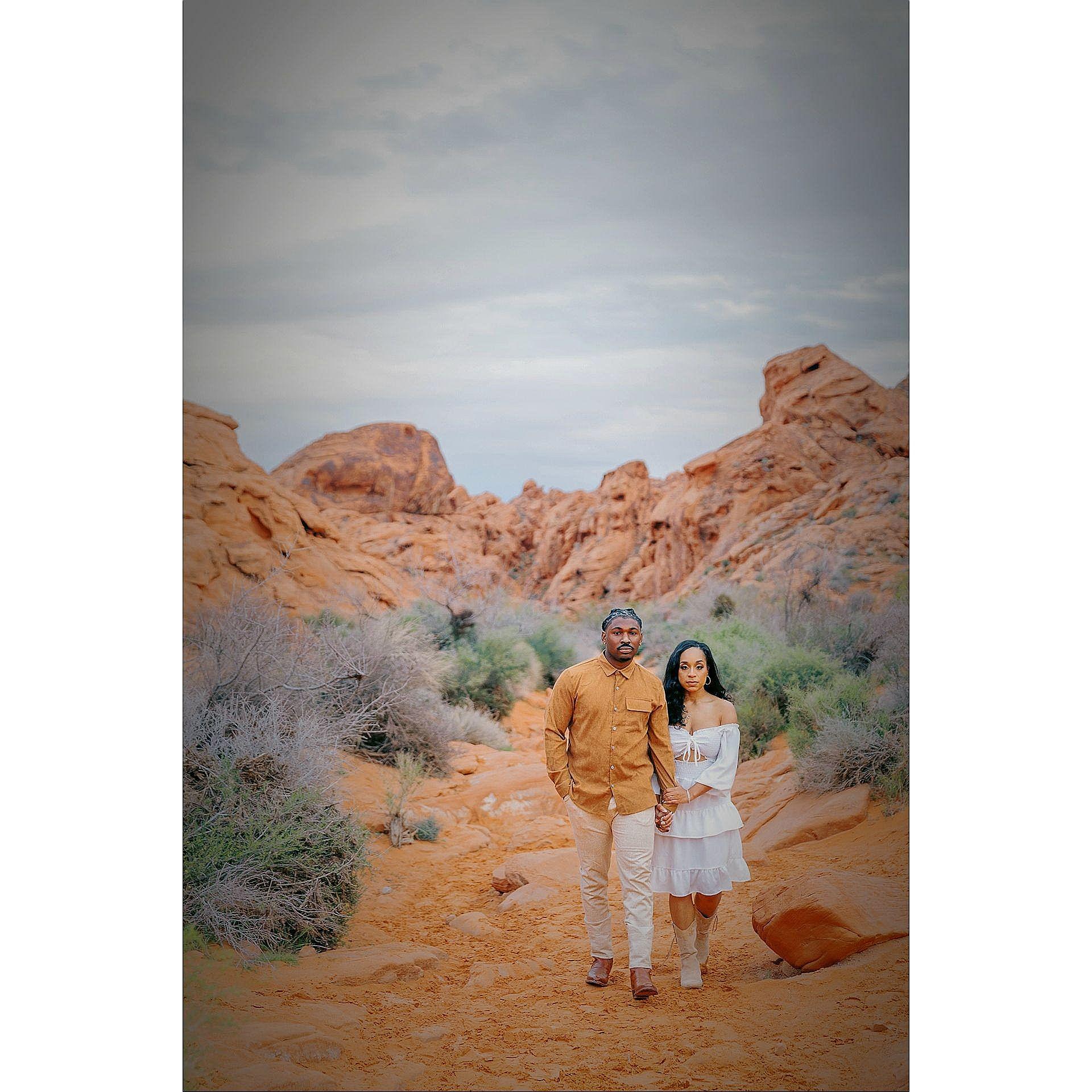 Engagement photoshoot in the Valley of Fire National Park in Nevada