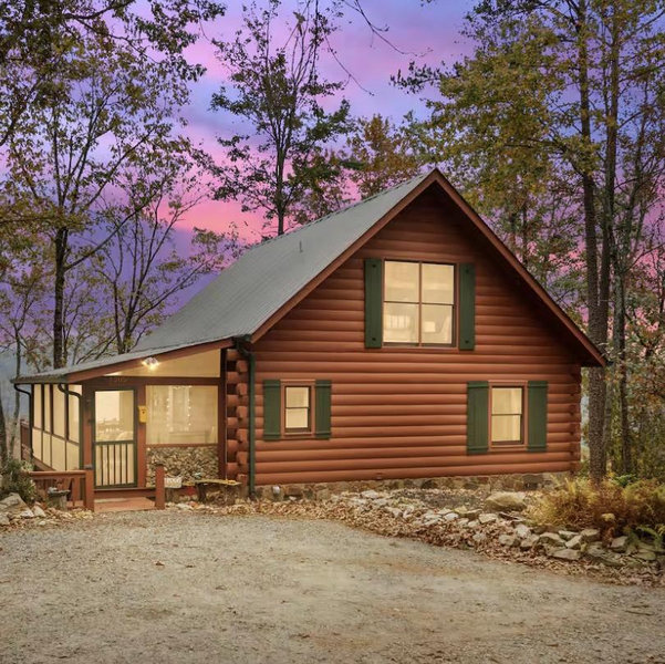 Mini-Moon Fund: Mountain view Airbnb in Blue Ridge, Georgia