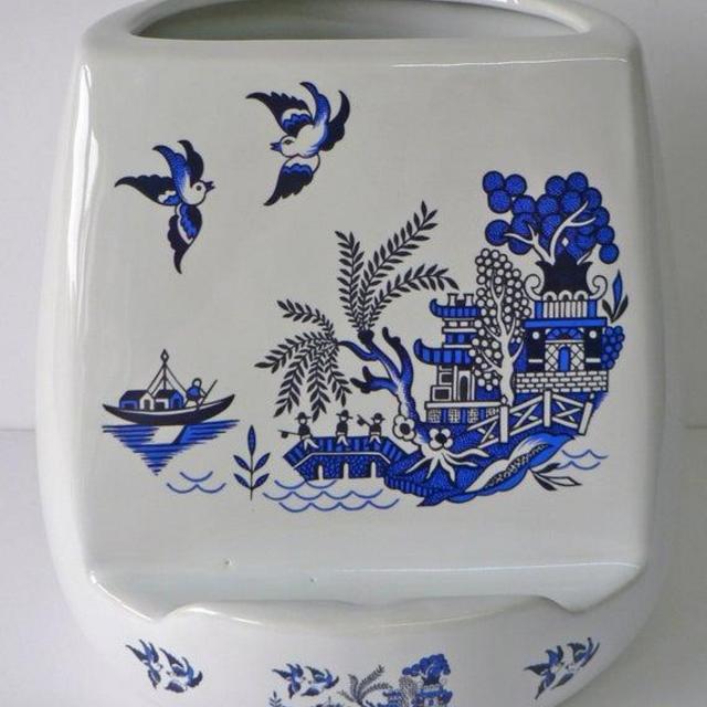 Utensil pot with tablet stand. Blue willow utensil holder with space for tablet