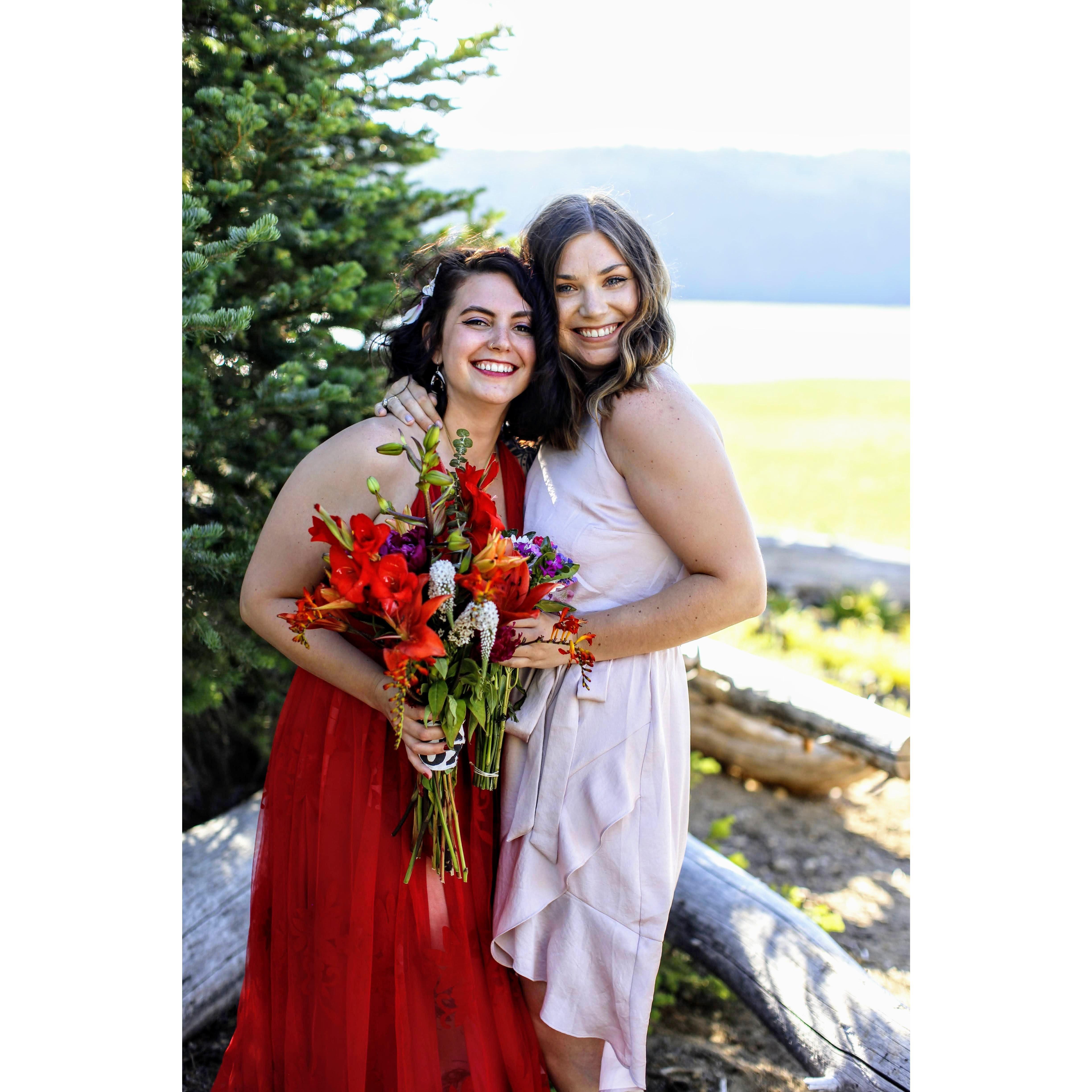 Sara and her bridesmaid & cousin, Shayna.