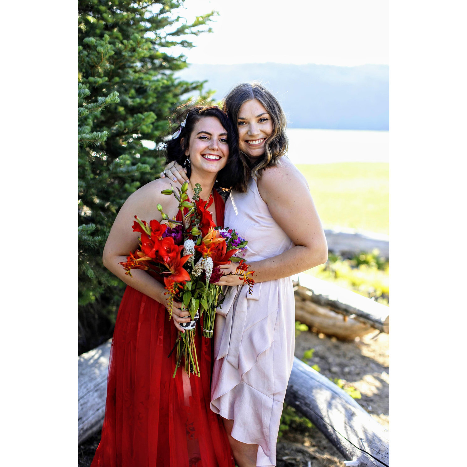Sara and her bridesmaid & cousin, Shayna.