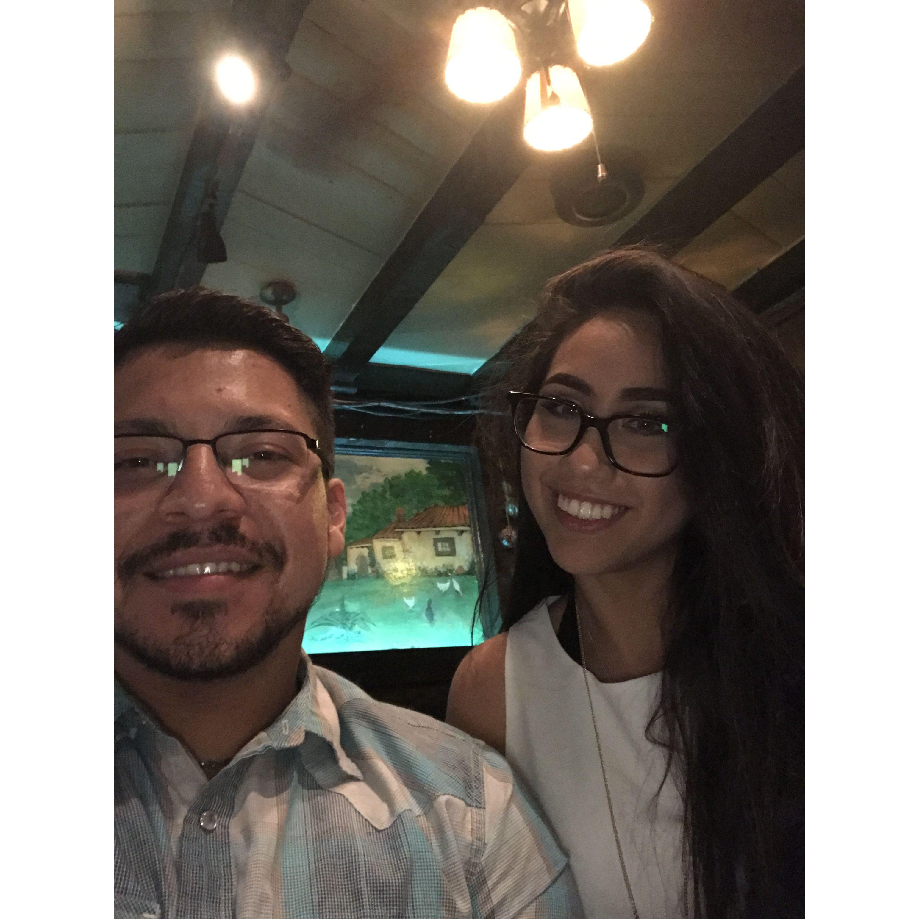 July 2017 - Officially a couple! -- Oficialmente una pareja!