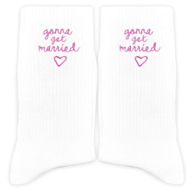 Gonna Get Married' Bride Embroidered Socks with Pink Heart – Bride to Be Gifts for Engagement Party, Bridal Shower, Wedding, etc.(033)