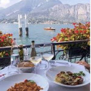 Romantic dinner in Lake Como!