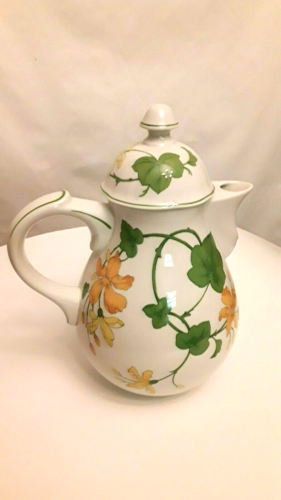 VILLEROY & BOCH 1748 Geranium 9" TALL- TEAPOT YELLOW FLOWERS GREEN LEAVES.