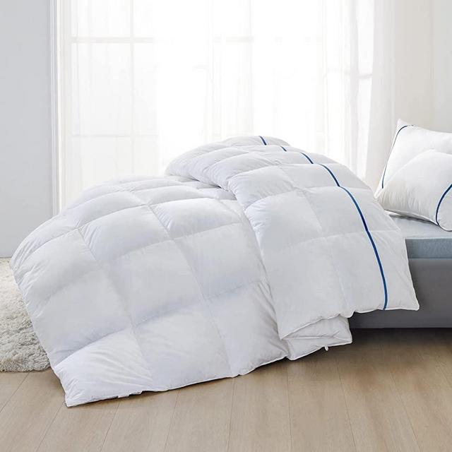 Bedsure Goose Down Comforter King Size, All Season Goose Feathers Down Duvet Insert, Fluffy Bedding White Comforter 60Oz with 8 Corner Tabs Machine Washable (106*90)