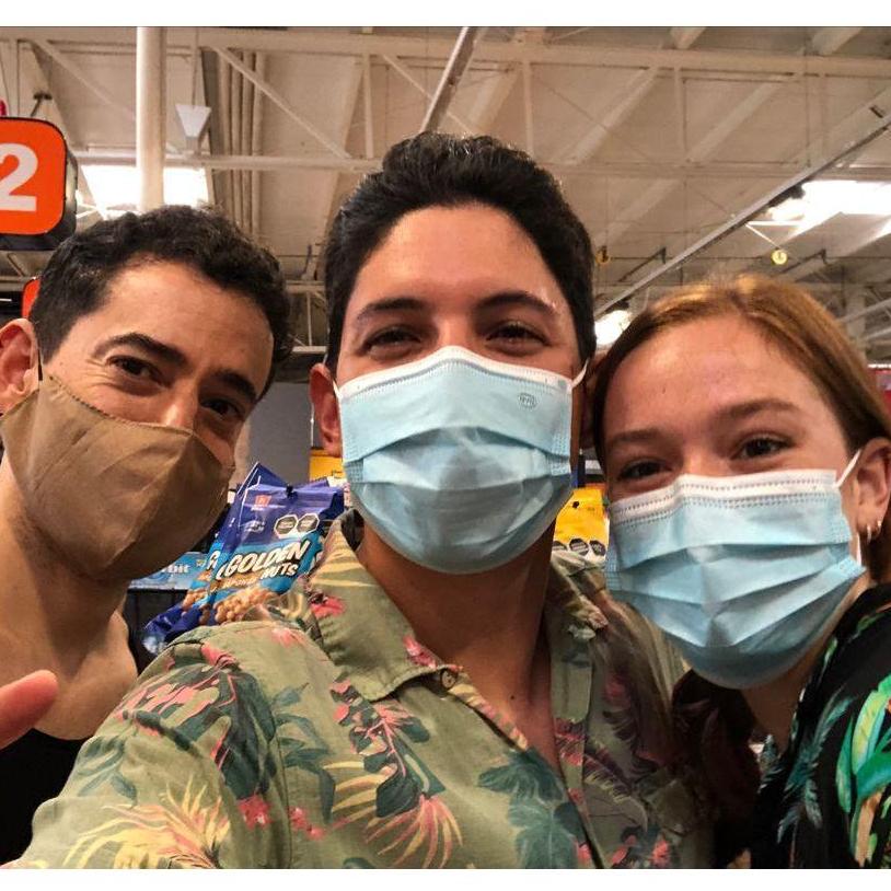 that one time we randomly met one of our favorite tv characters in a supermarket in Tulum....