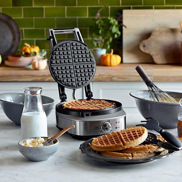 Breville No Mess Classic Round Waffle Maker