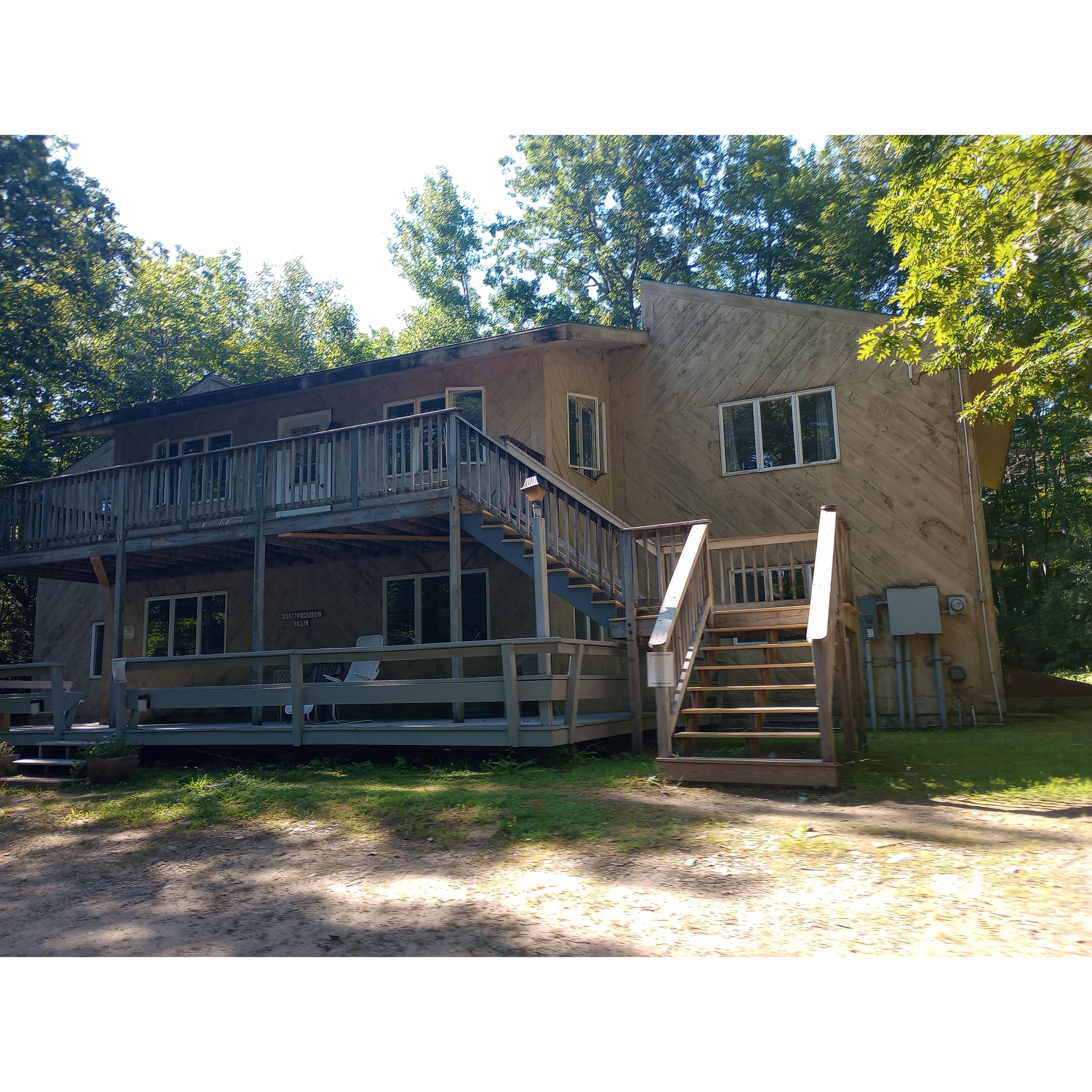 Gibbes House- 10 rooms, living room and kitchen