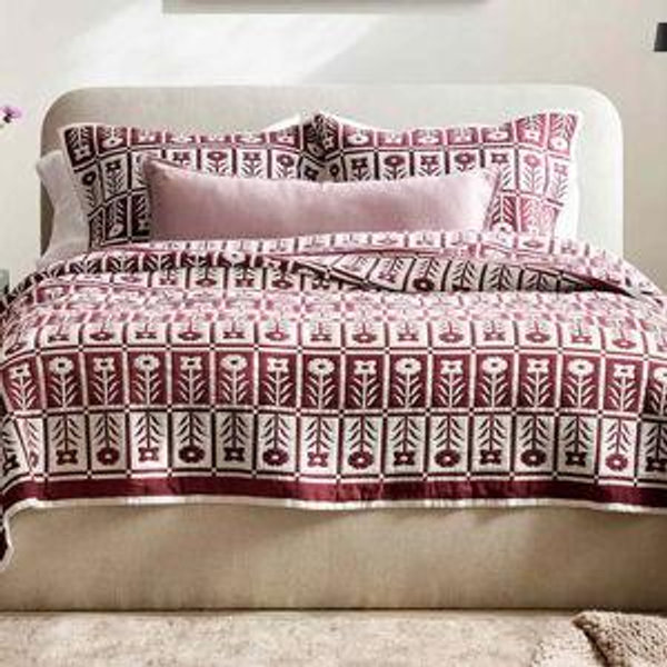 Organic Cotton Jacquard Floral Quilt Set in Burgundy