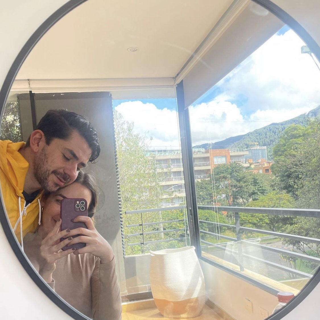 "Primera foto viviendo juntos" - Bogotá, Colombia 2023