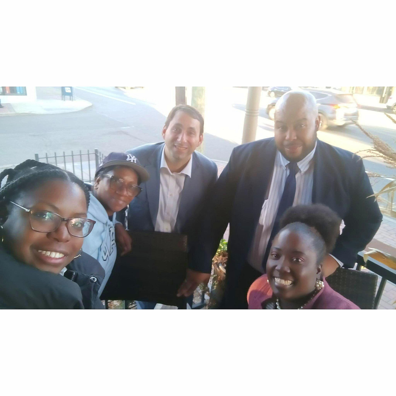 Hanging with friends after Sunday meeting. What else? Good food!
Un giro con alcuni amici dopo l'adunanza di domenica. Cos'altro voglio? Cibo buono!