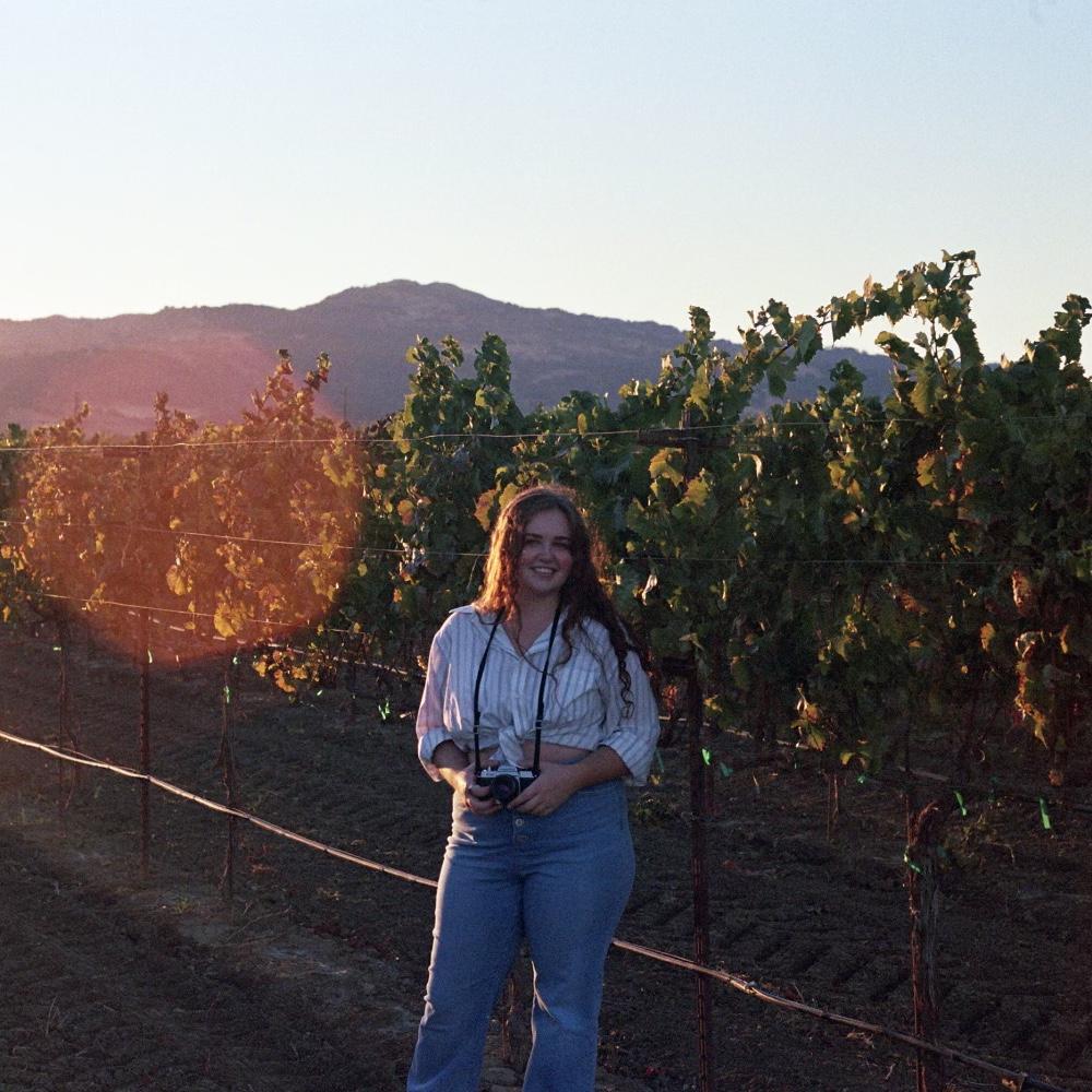 09.10.2021
At the start of the date, we kept a good distance as we walked. By the time we left the theater, he had his arm around my shoulders, and it felt like we’d known each other for years.