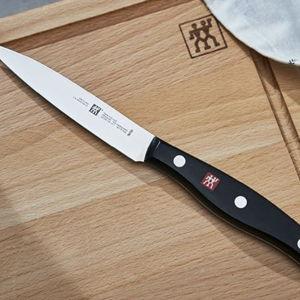 ZWILLING Twin Signature 4-inch Razor-Sharp German Paring Knife, Made in Company-Owned German Factory with Special Formula Steel perfected for almost 300 Years, Dishwasher Safe