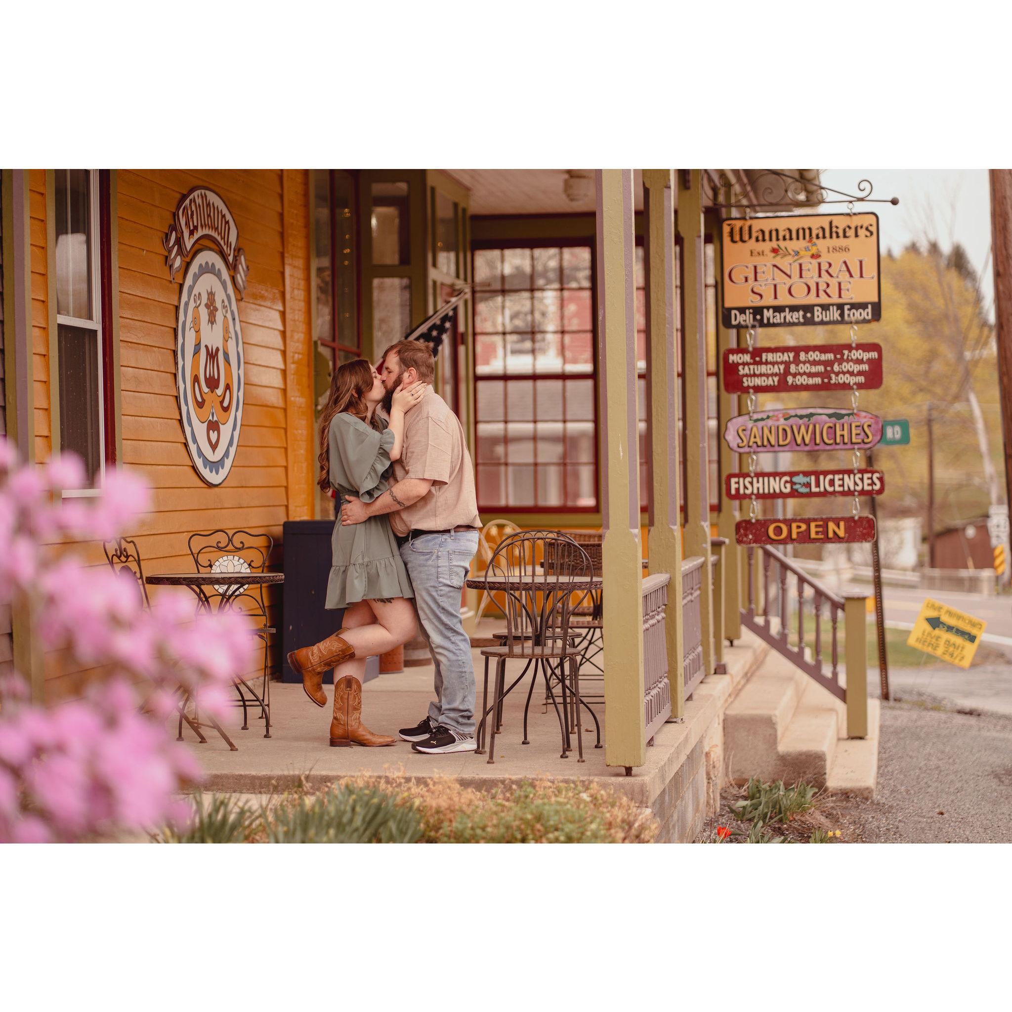 Engagement pictures at Wannamakers General Store