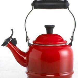 Le Creuset Demi 1.25 Qt. Tea Kettle