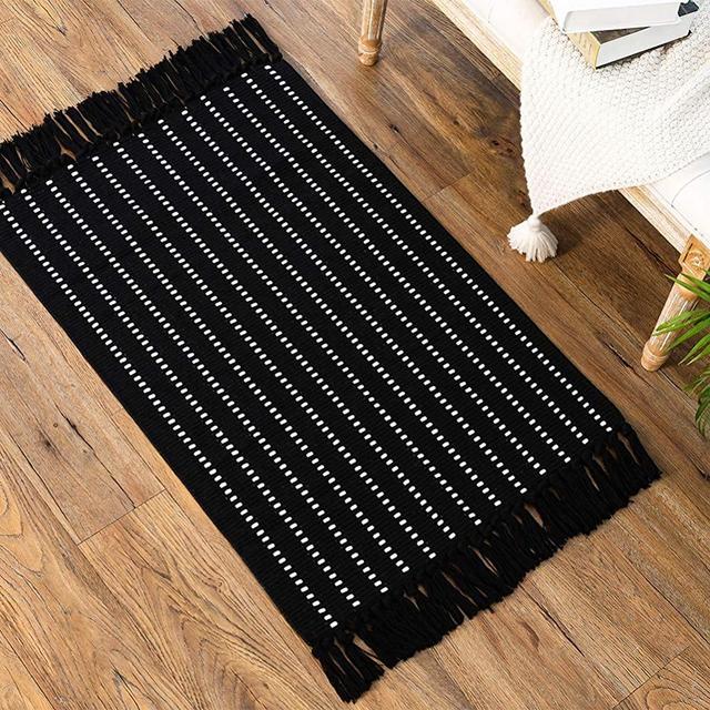 Black Small Boho Rug, Boho Bathroom Rug, Patterned Bath Mat, Woven Black Striped Rug for Bedroom Living Room, Sink Kitchen Boho Rug with Tassel 2'x3'
