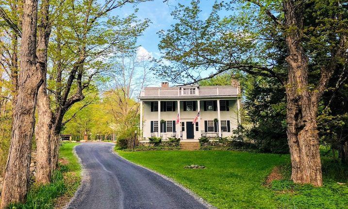 The Wedding Website of Danielle Corbett and Charlie Hemenway