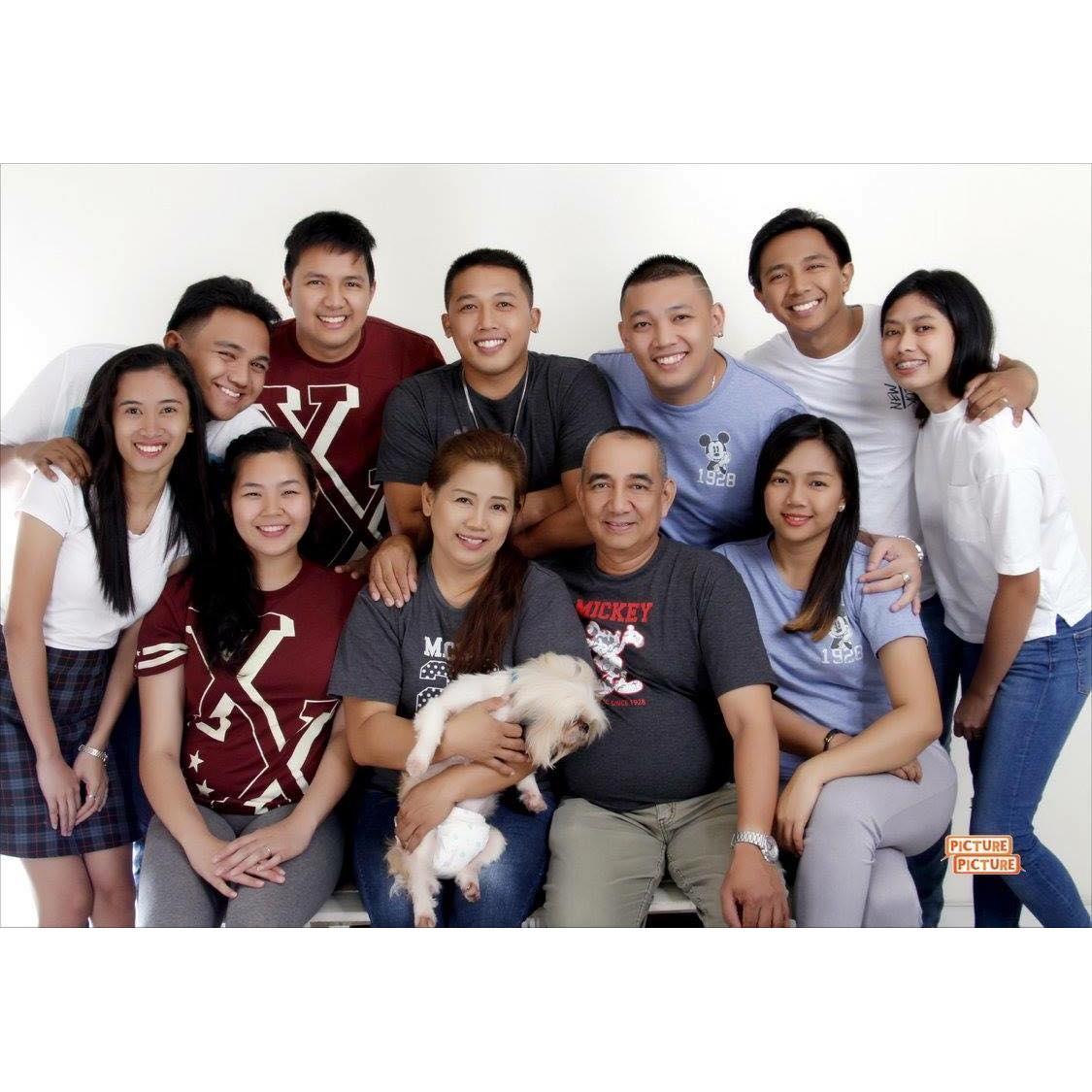 Family Picture before mommy pop and fly back to US