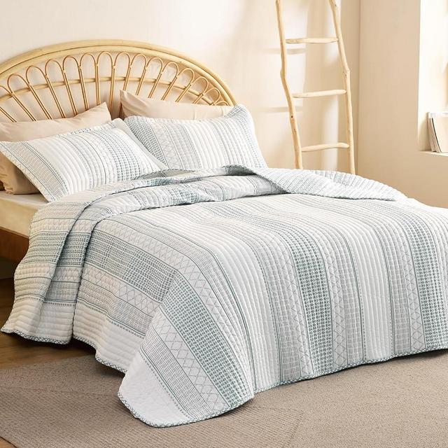 Bedsure Striped Quilt Set King - Blue & Grey Reversible Quilt Bedding Set, 3 Pieces Microfiber Lightweight Bedspread, Striped Pattern Coverlet with 2 Pillow Shams for All Seasons (106"x96")