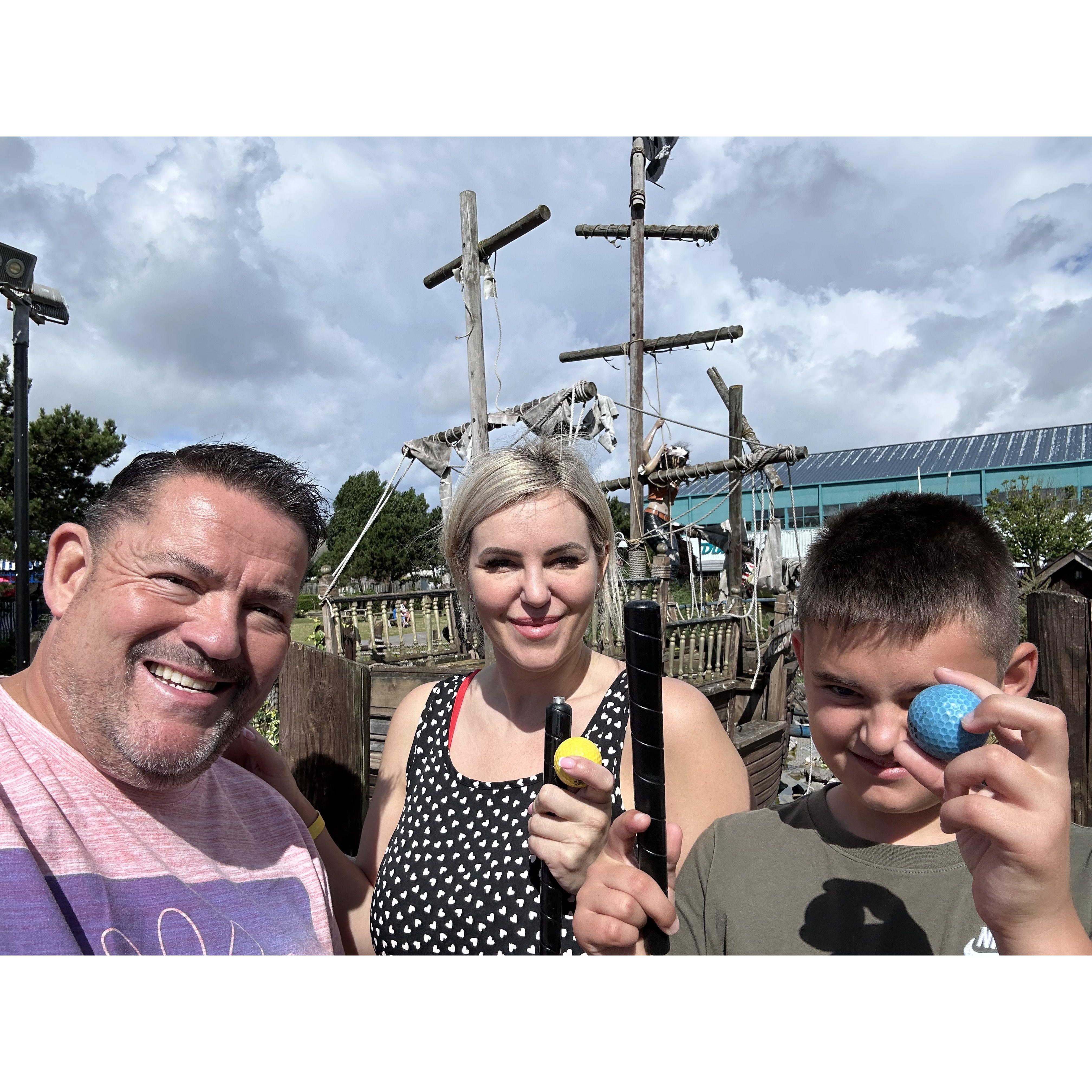 Crazy golf, Blake won