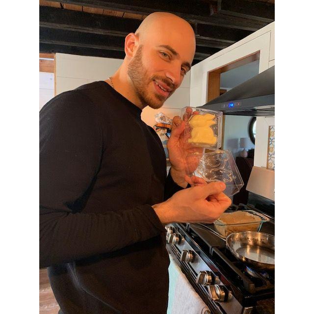 We went on our first trip away & started dating in May 2020. Dan brought along butter shaped like a bunny. From then on, Samm was hooked.