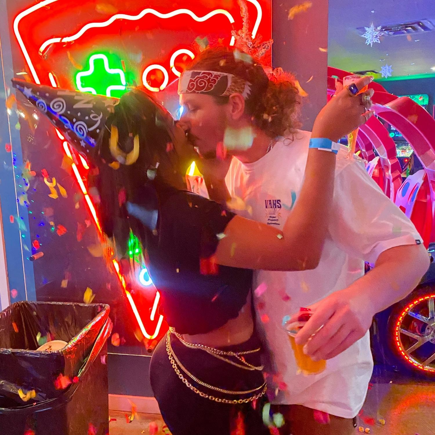 They celebrated their January 1st 2022 New year in an arcade bar with their great friends by their side!