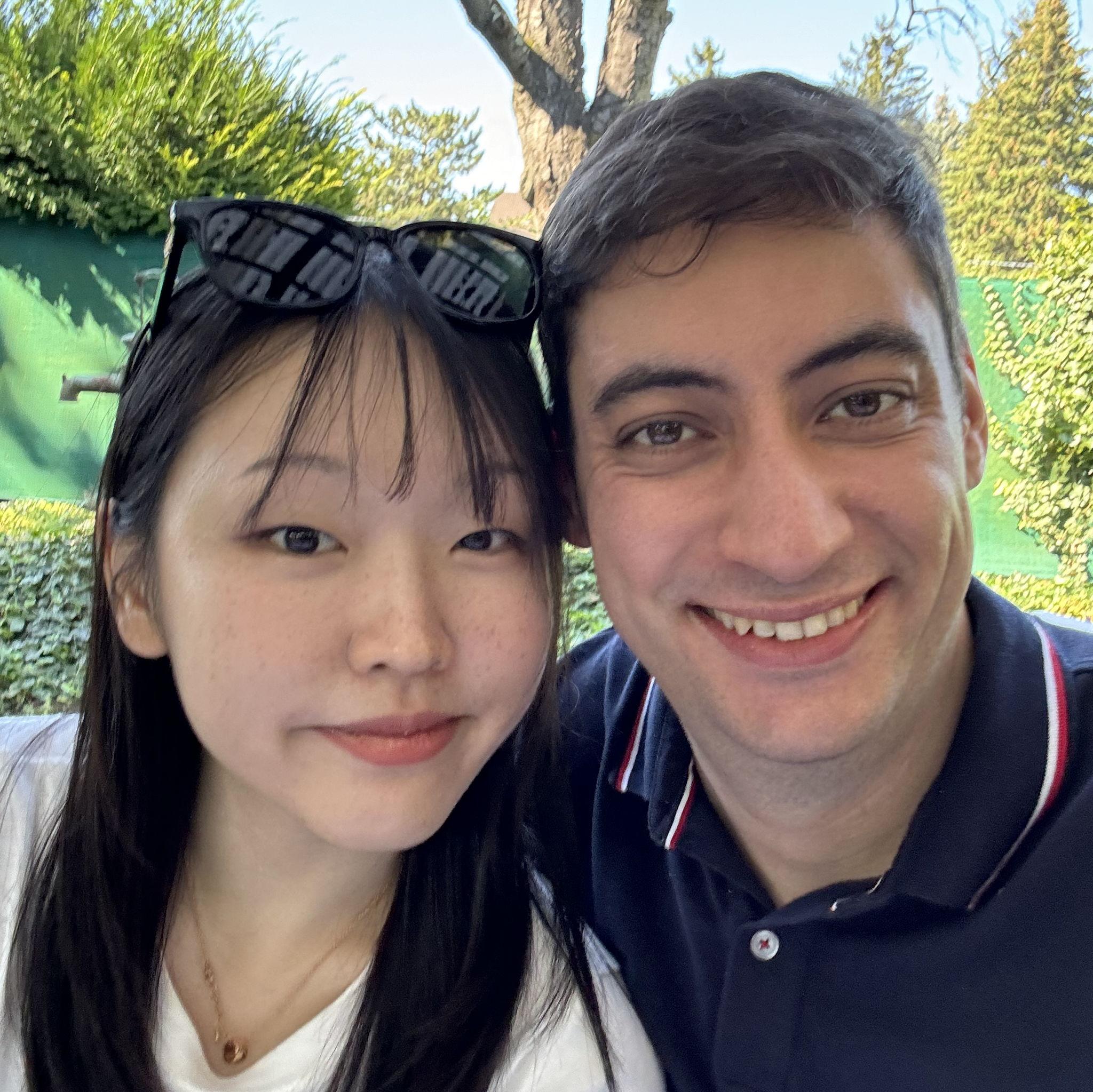 Summer Barbeque at Alex's grandparents' place. 알렉스 할머니 댁에서 여름 바비큐.