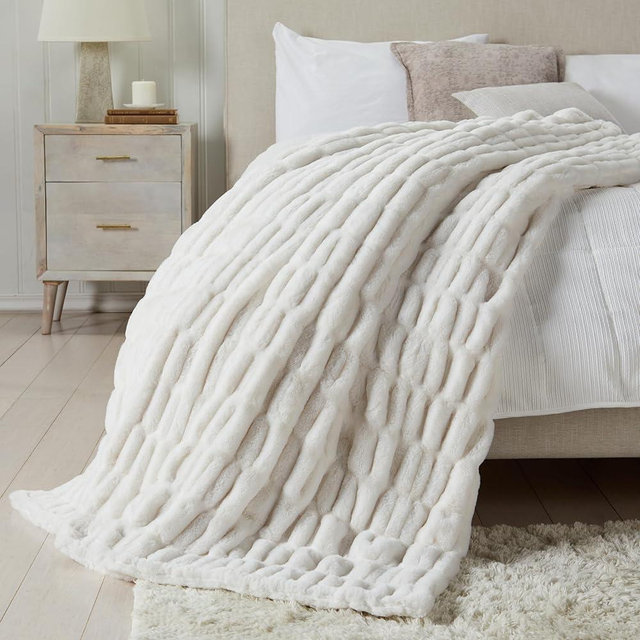Springtree Home Micro Plush Throw Blanket for Couch | Thick Faux Fur Blanket | White Throw Blanket | Warm Blankets for Winter | Fluffy Blanket | Lily Collection - White