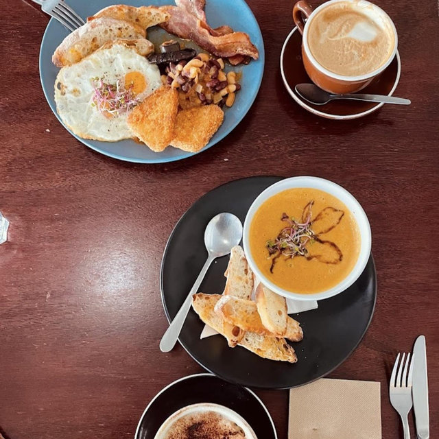 Breakfast at Edoras | Honeymoon
