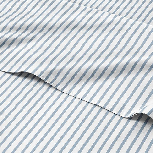 Striped Sheets - Blue & White Striped Sheets - 1 Flat & 1 Fitted & 2 Pillowcases w/ Deep Pockets – Wrinkle & Fade Free - Ultra-Soft, Breathable and Cooling - Luxury Pinstripe Bedding - Queen Size Set