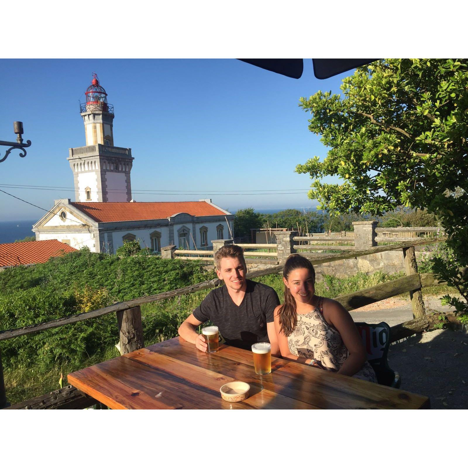 Having a drink in Hondarribia in the Basque Country / Tomando algo en Hondarribia