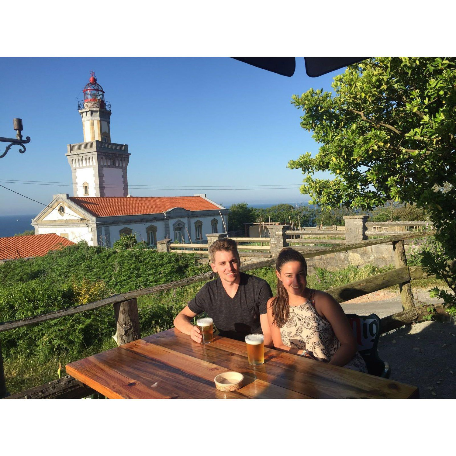 Having a drink in Hondarribia in the Basque Country / Tomando algo en Hondarribia