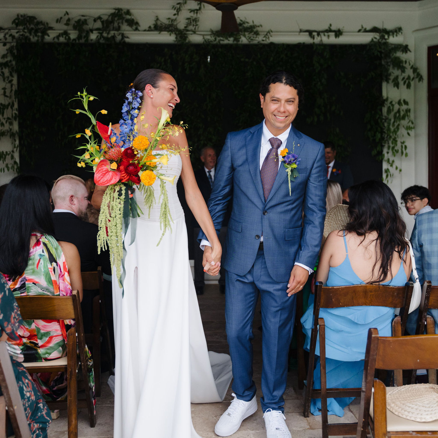 "It is my pleasure to introduce, for the first time, Mr. and Mrs. Benjamín Gomez."