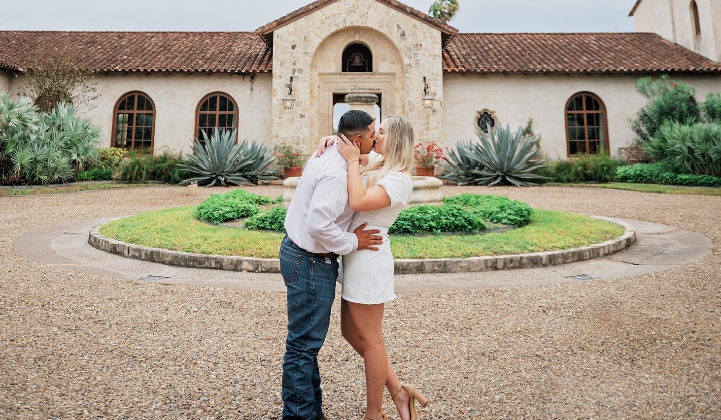 The Wedding Website of Hannah Wells and Luis Juarez