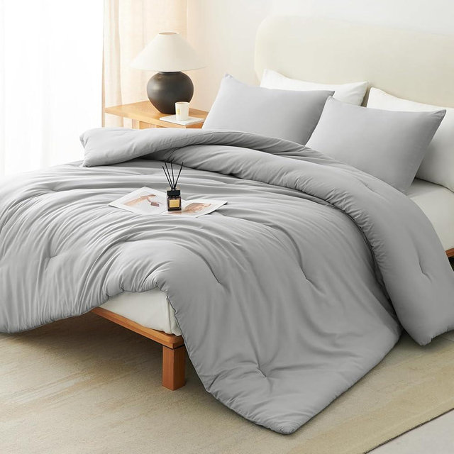 CozyLux Light Grey Comforter Set King Size, 3 Pieces Solid Breathable Quilted Style Bedding Sets, Light Gray Luxury Fluffy Bed Set Soft Microfiber Comforter All Season (1 Comforter & 2 Pillowcases)