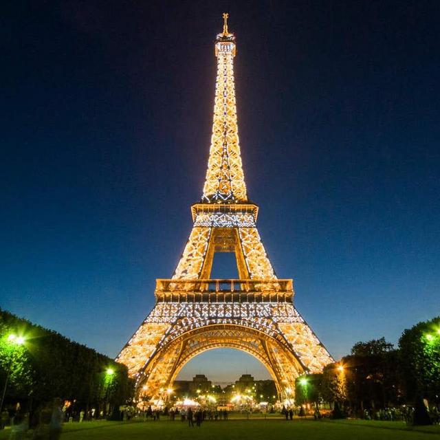 Romantic honeymoon dinner for two in Paris