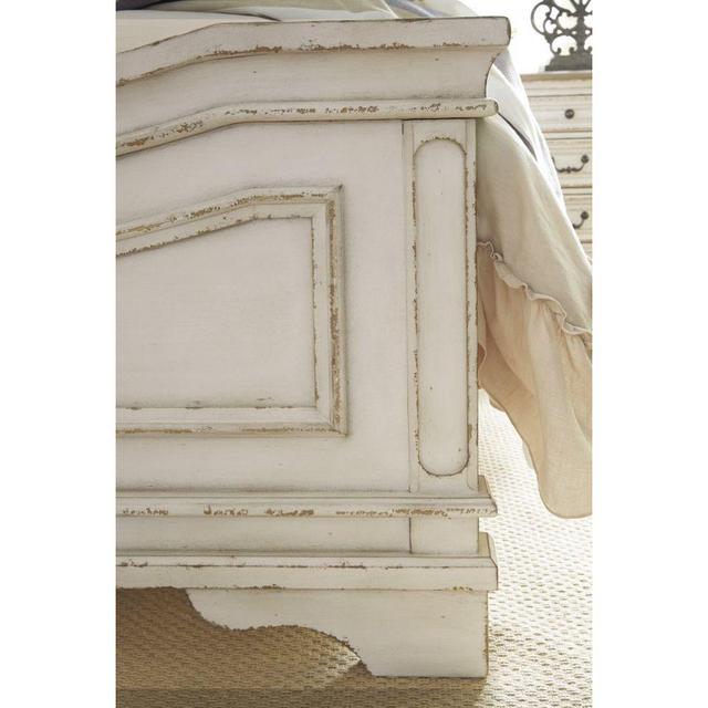 Ashley Realyn King Bed