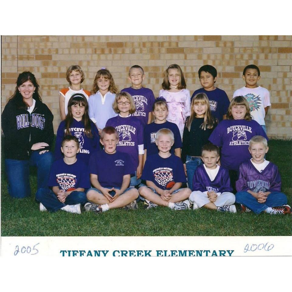 Logan and Megan's first photo together! They met in third grade and were both in Mrs. Bignell's class.
(Logan - back row, last one on the right; Megan - middle row, second from the right)