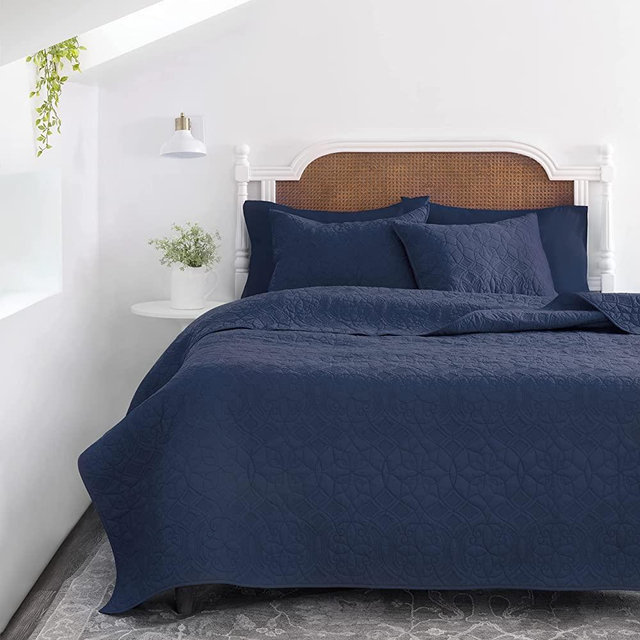 Welhome Aidan Cotton Percale Navy Blue Quilt Set with Pillowcase Covers - 3 Piece | King Quilt Size: 108” x 92” | Oversized Luxury Bedding | Lightweight | Cooling Bedspread | Edredones Courtepointes