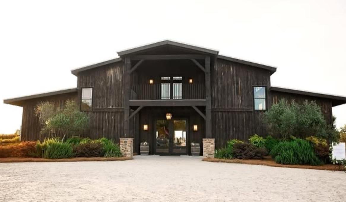The Wedding Website of Madison Van Dyke and Dylan Wommack
